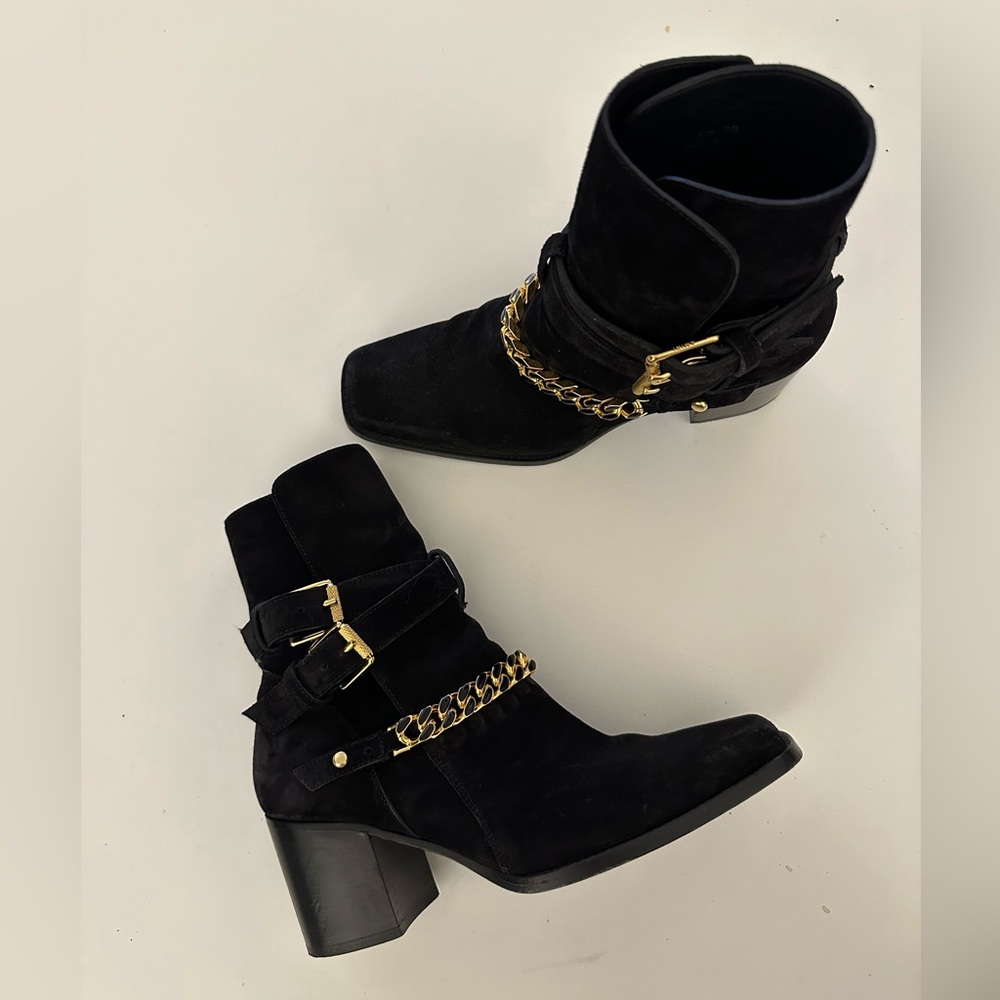 COPY - Amiri suede bootie black with gold chain 38